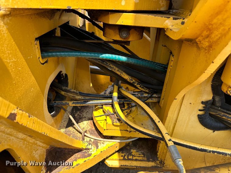 image for item EJ8888 1993 John Deere  670B motor grader