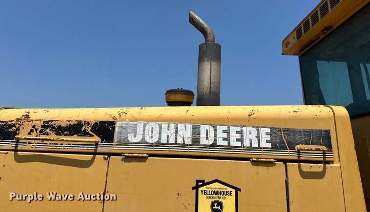 image for item EJ8888 1993 John Deere  670B motor grader