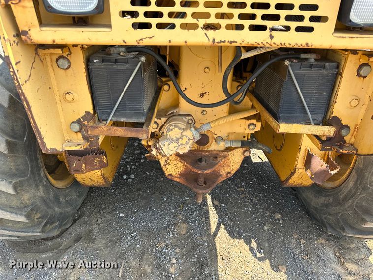 image for item EJ8888 1993 John Deere  670B motor grader