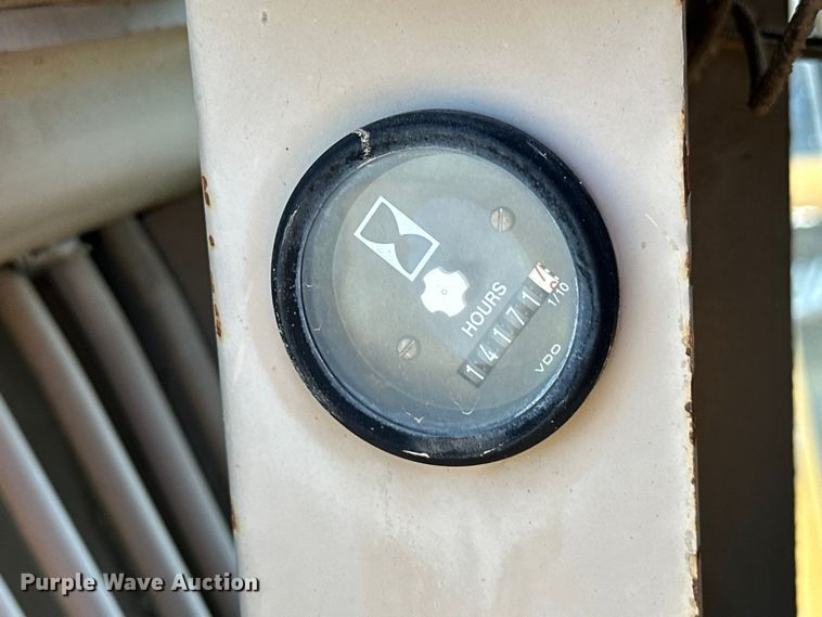 image for item EJ8888 1993 John Deere  670B motor grader