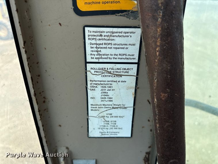 image for item EJ8888 1993 John Deere  670B motor grader