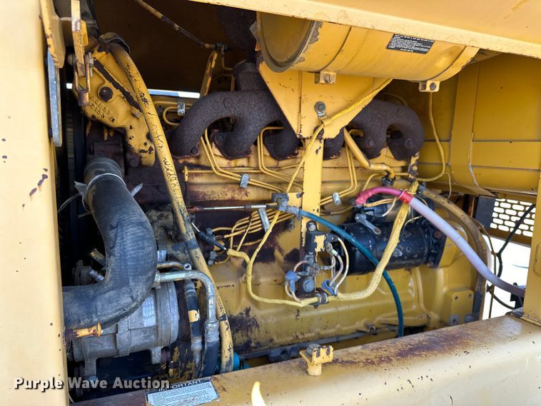 image for item EJ8888 1993 John Deere  670B motor grader