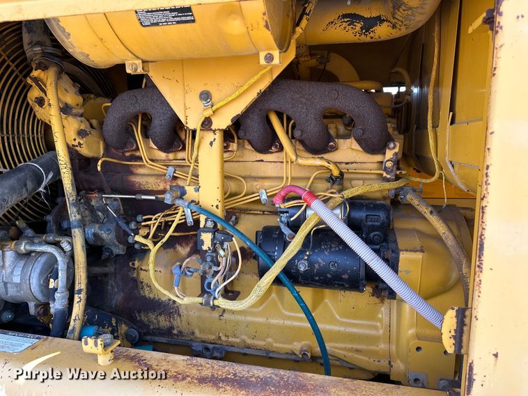 image for item EJ8888 1993 John Deere  670B motor grader