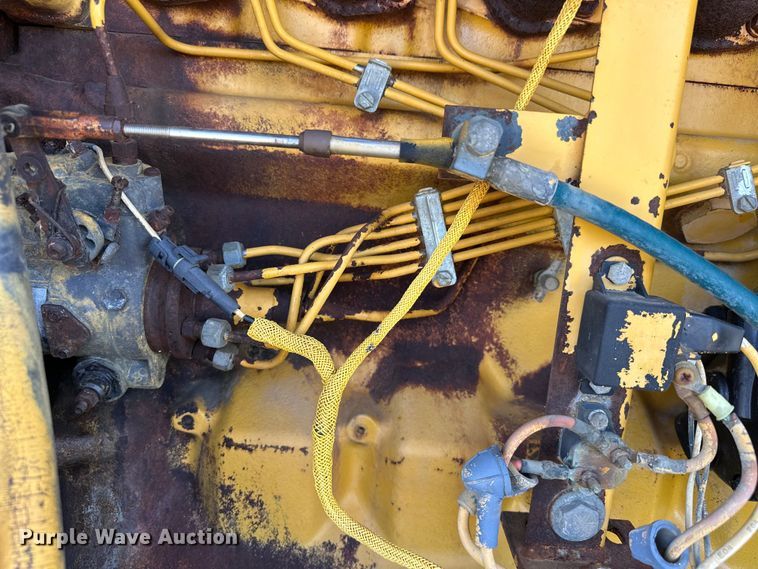 image for item EJ8888 1993 John Deere  670B motor grader