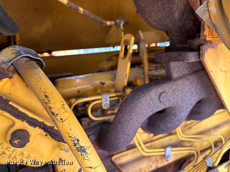 image for item EJ8888 1993 John Deere  670B motor grader