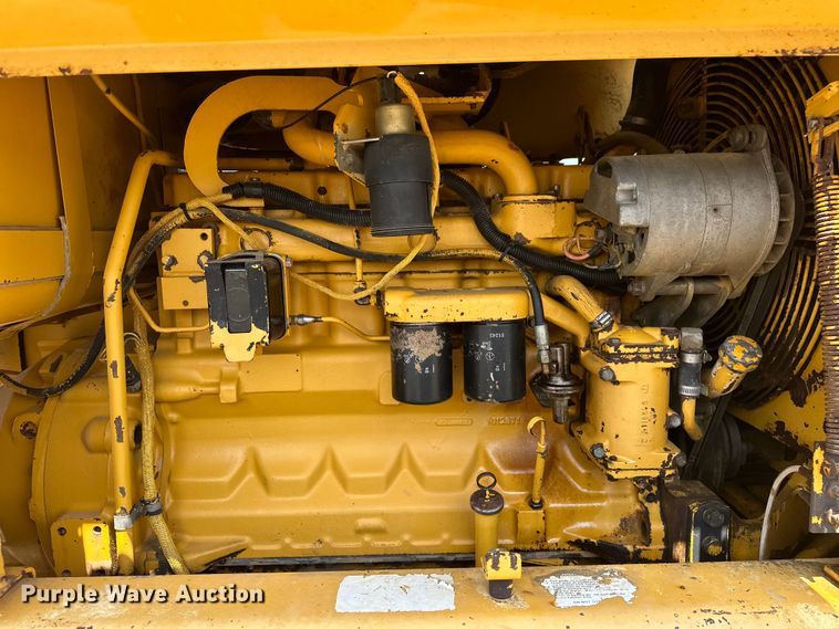 image for item EJ8888 1993 John Deere  670B motor grader