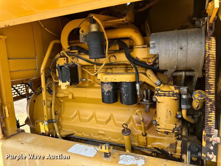 image for item EJ8888 1993 John Deere  670B motor grader