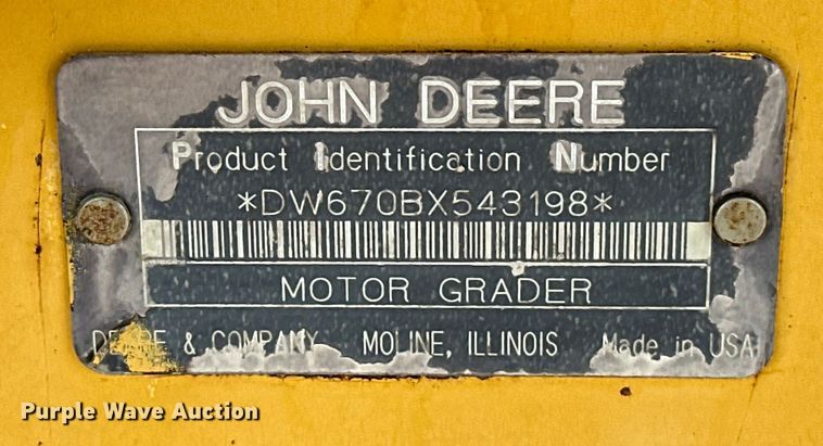 image for item EJ8888 1993 John Deere  670B motor grader