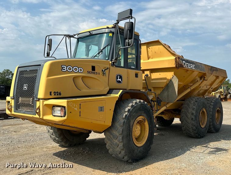 image for item EJ8889 2012 John Deere 300D Series II haul truck