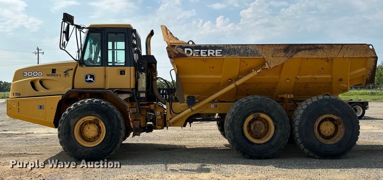 image for item EJ8889 2012 John Deere 300D Series II haul truck