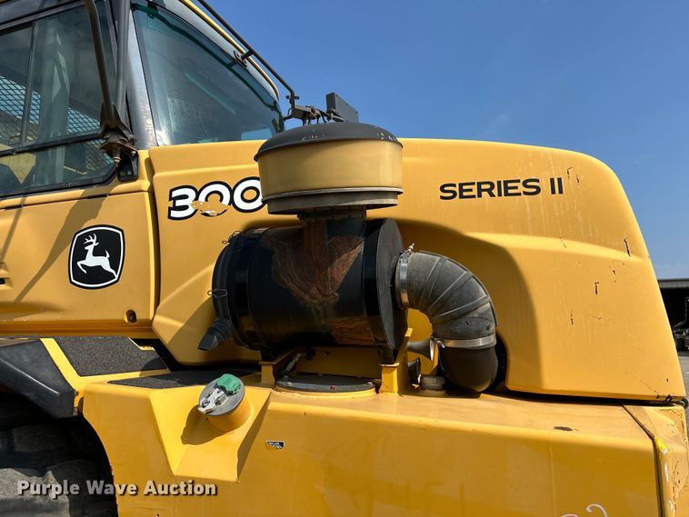 image for item EJ8889 2012 John Deere 300D Series II haul truck