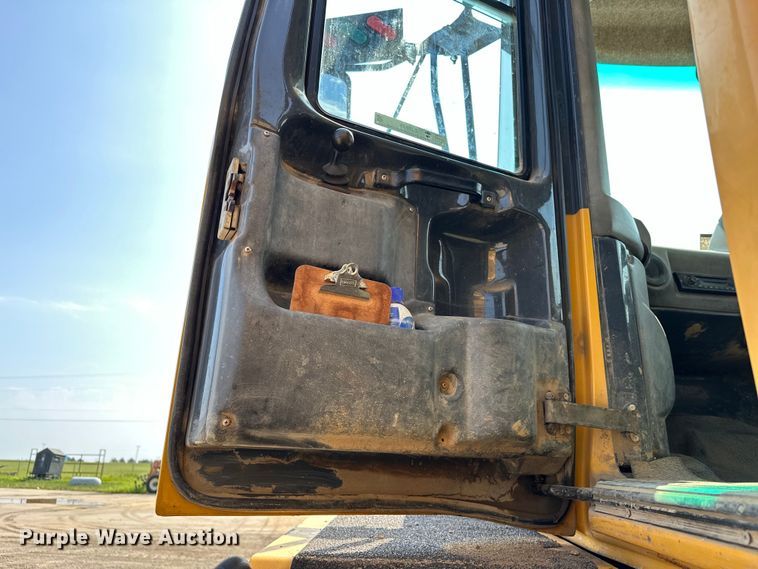 image for item EJ8889 2012 John Deere 300D Series II haul truck