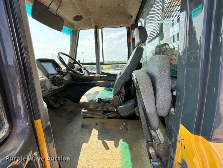 image for item EJ8889 2012 John Deere 300D Series II haul truck