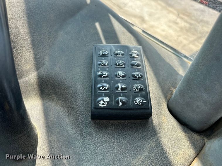 image for item EJ8889 2012 John Deere 300D Series II haul truck