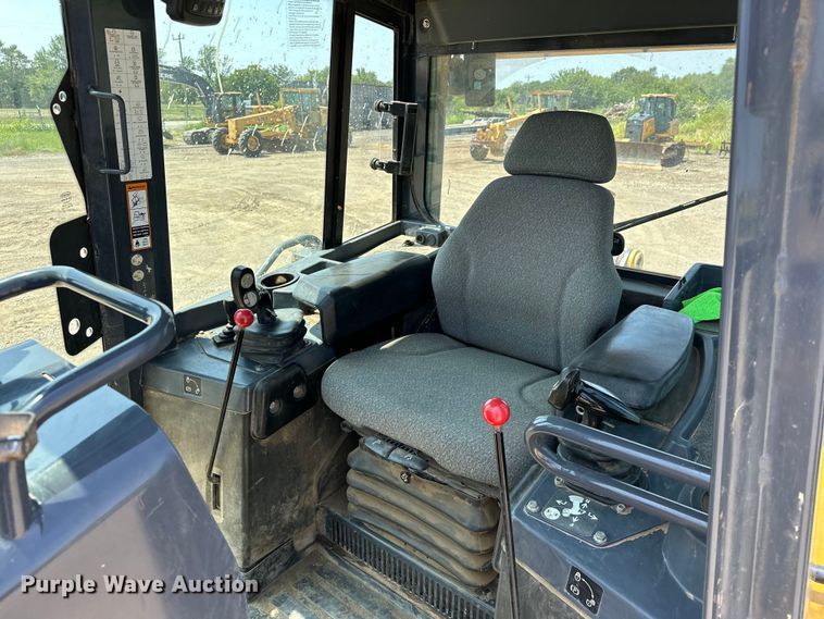 image for item EJ8890 2018 John Deere 850K WLT dozer