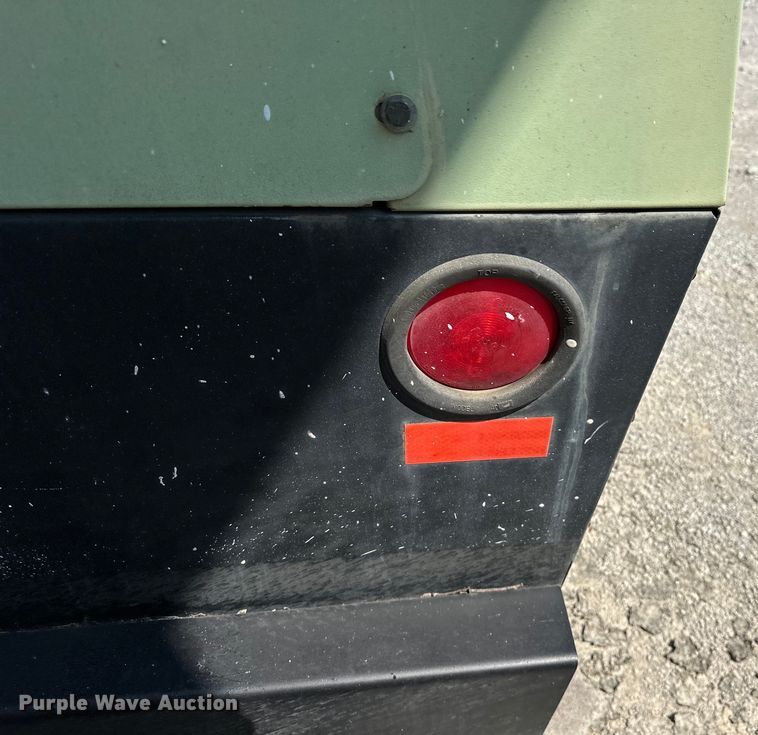 image for item EJ8893 Sullair  425 air compressor