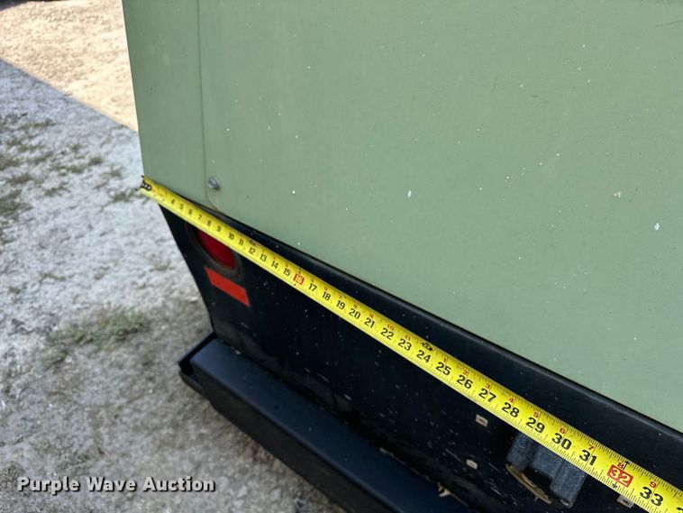 image for item EJ8893 Sullair  425 air compressor