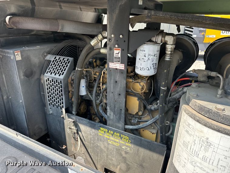 image for item EJ8893 Sullair  425 air compressor