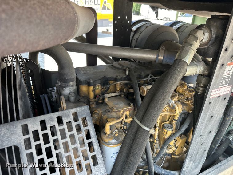 image for item EJ8893 Sullair  425 air compressor