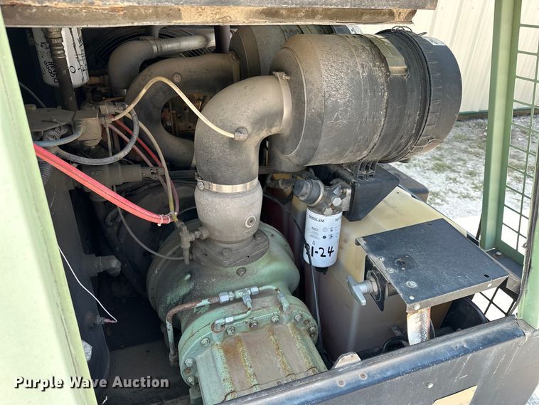 image for item EJ8893 Sullair  425 air compressor