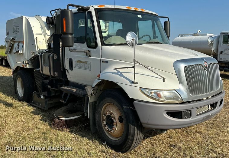 image for item EJ8906 2012 International  4300 street sweeper truck