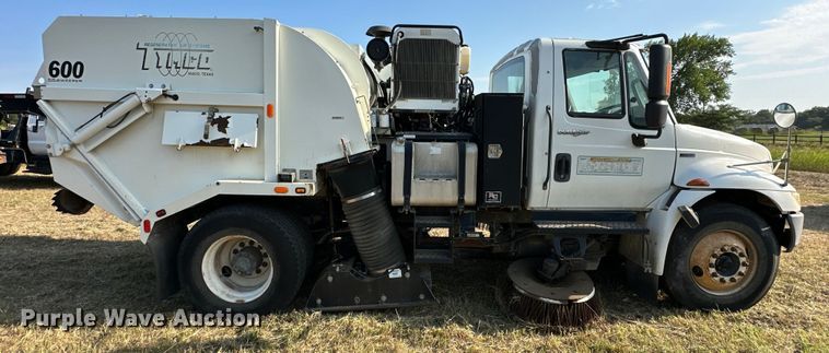 image for item EJ8906 2012 International  4300 street sweeper truck