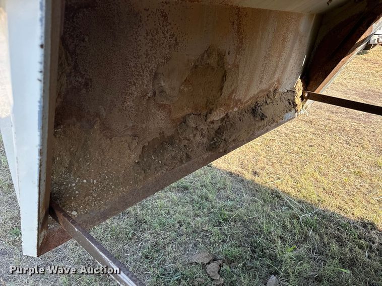 image for item EJ8906 2012 International  4300 street sweeper truck