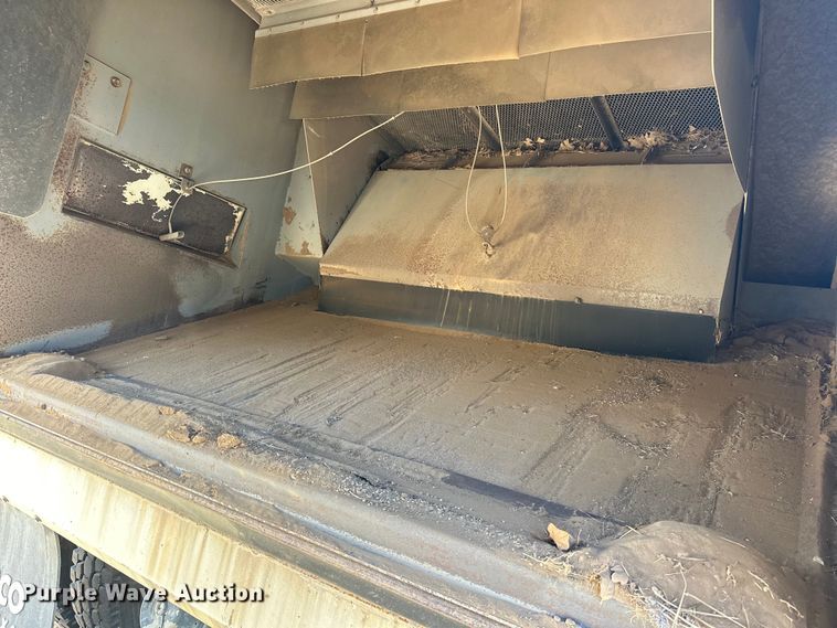 image for item EJ8906 2012 International  4300 street sweeper truck