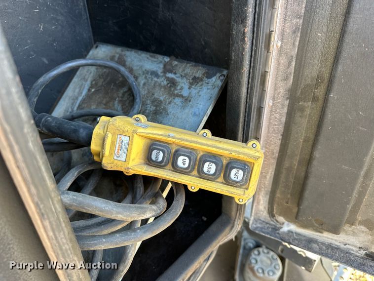 image for item EJ8906 2012 International  4300 street sweeper truck