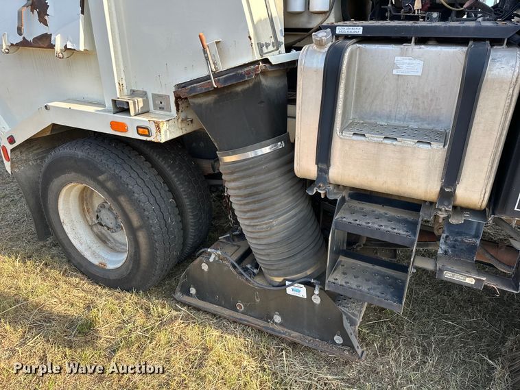 image for item EJ8906 2012 International  4300 street sweeper truck