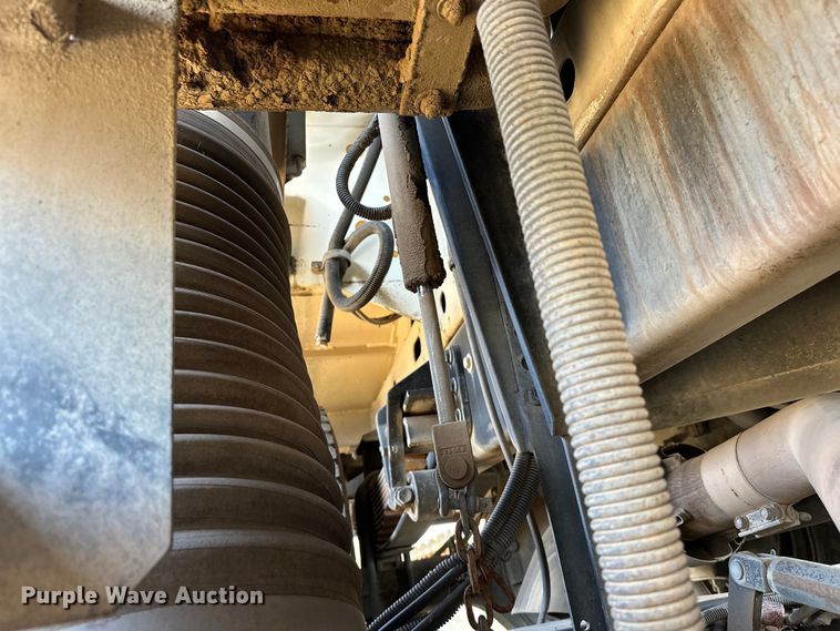 image for item EJ8906 2012 International  4300 street sweeper truck