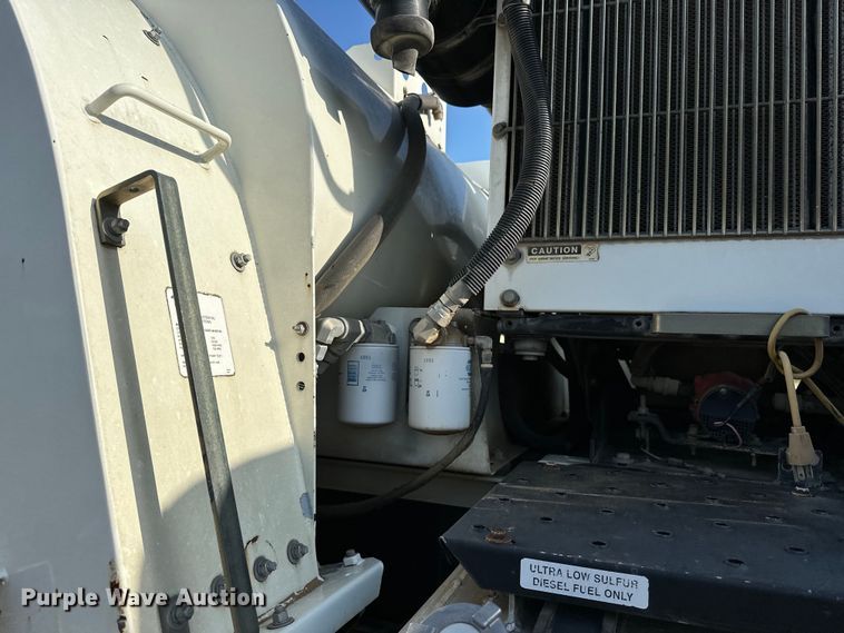 image for item EJ8906 2012 International  4300 street sweeper truck