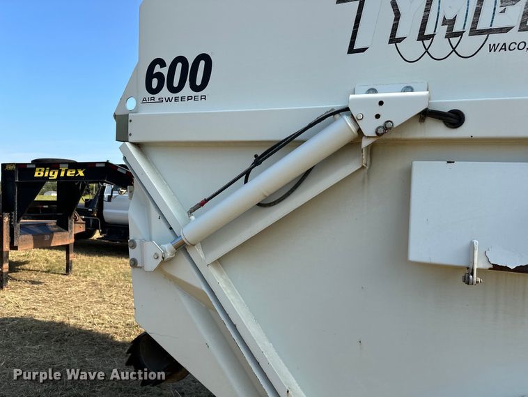 image for item EJ8906 2012 International  4300 street sweeper truck