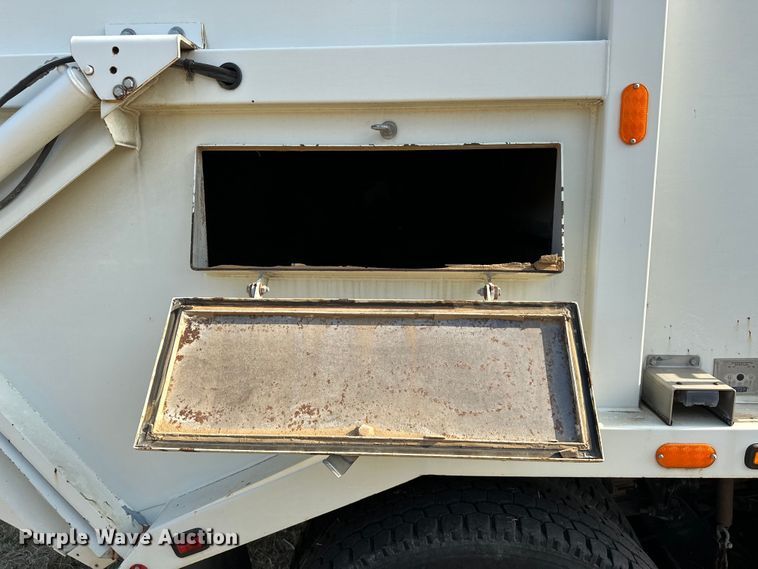 image for item EJ8906 2012 International  4300 street sweeper truck