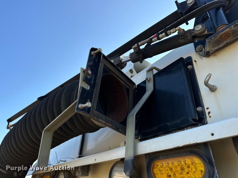image for item EJ8906 2012 International  4300 street sweeper truck