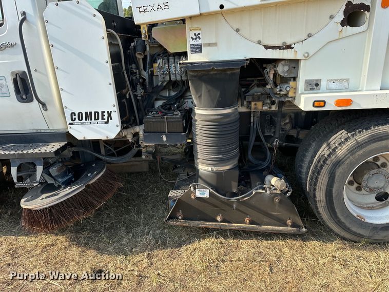 image for item EJ8906 2012 International  4300 street sweeper truck