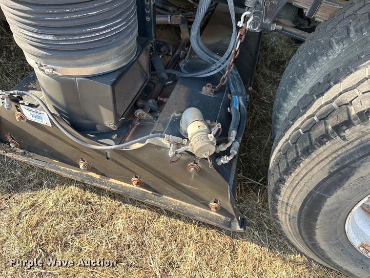 image for item EJ8906 2012 International  4300 street sweeper truck