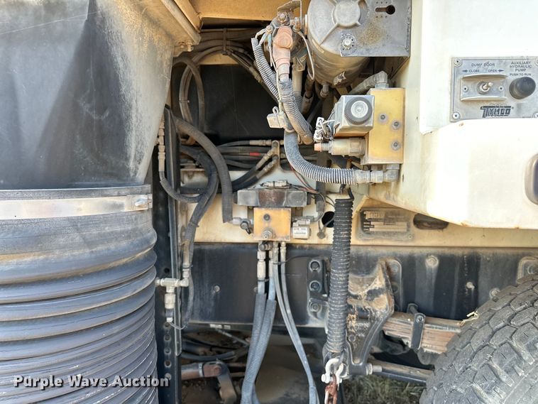 image for item EJ8906 2012 International  4300 street sweeper truck