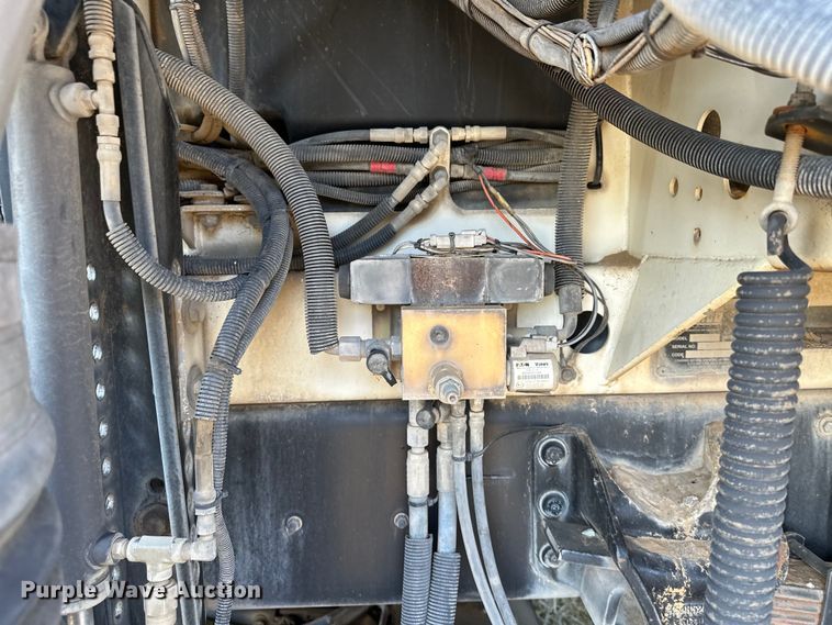 image for item EJ8906 2012 International  4300 street sweeper truck