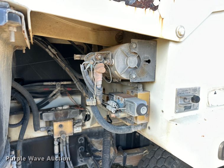 image for item EJ8906 2012 International  4300 street sweeper truck