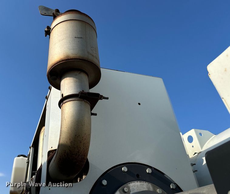 image for item EJ8906 2012 International  4300 street sweeper truck