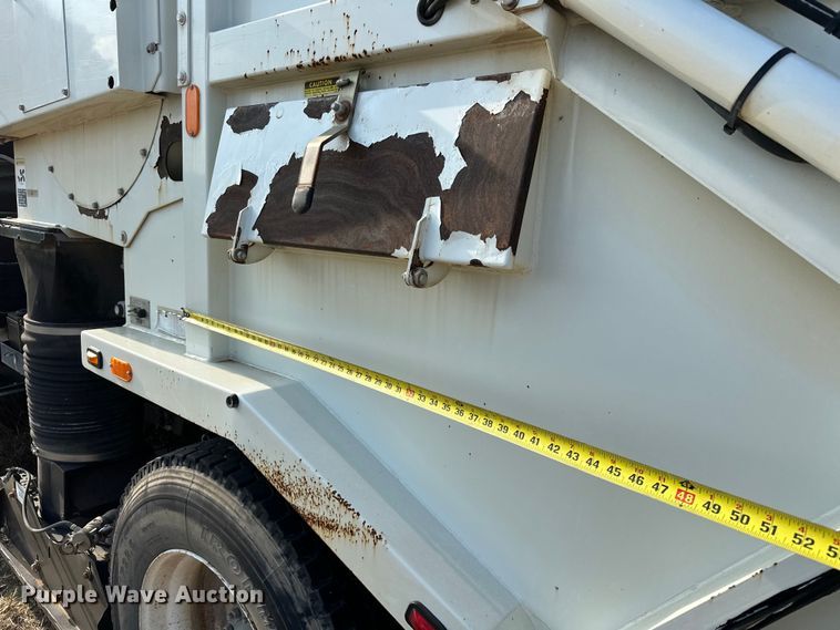 image for item EJ8906 2012 International  4300 street sweeper truck