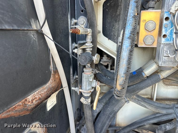 image for item EJ8906 2012 International  4300 street sweeper truck