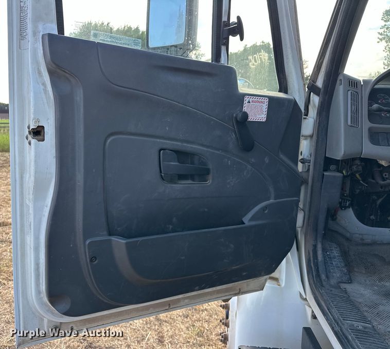 image for item EJ8906 2012 International  4300 street sweeper truck