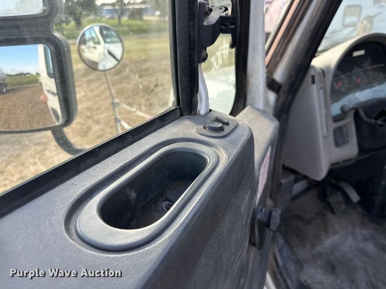 image for item EJ8906 2012 International  4300 street sweeper truck