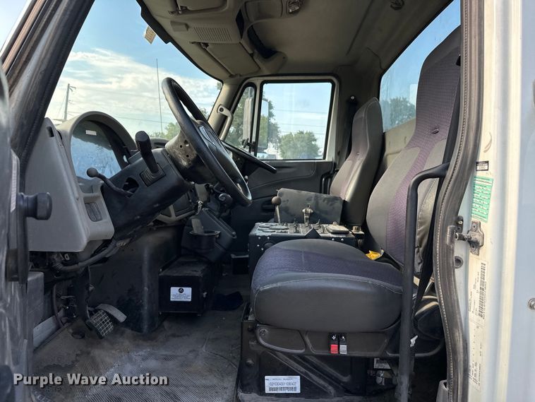 image for item EJ8906 2012 International  4300 street sweeper truck