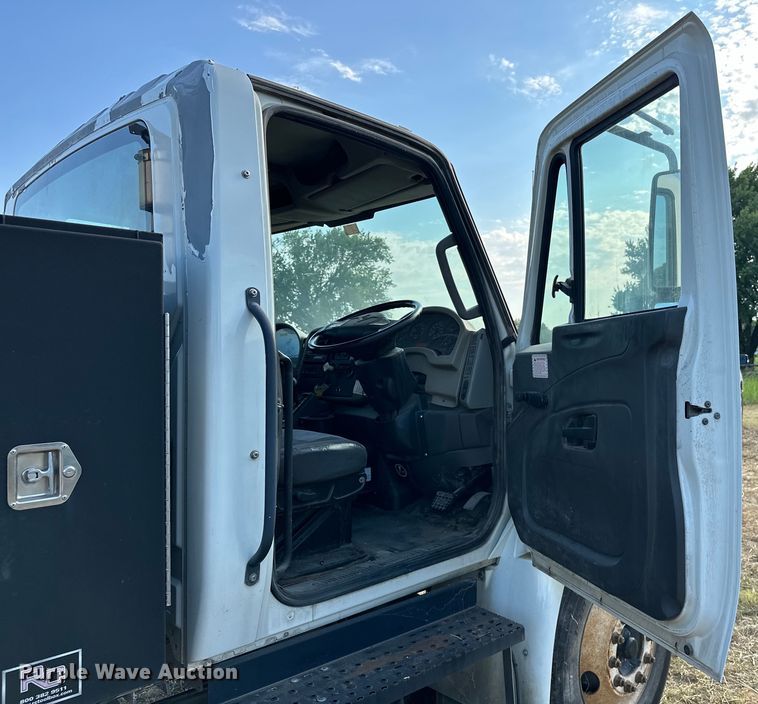 image for item EJ8906 2012 International  4300 street sweeper truck