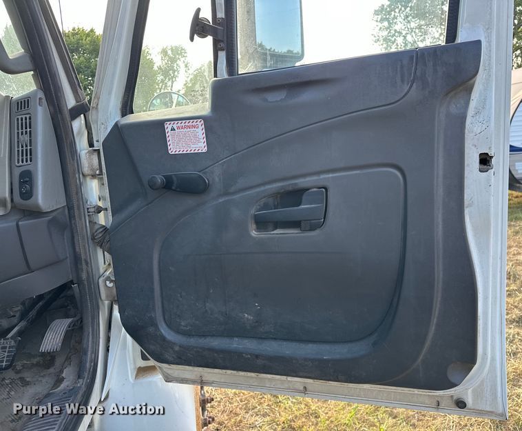 image for item EJ8906 2012 International  4300 street sweeper truck