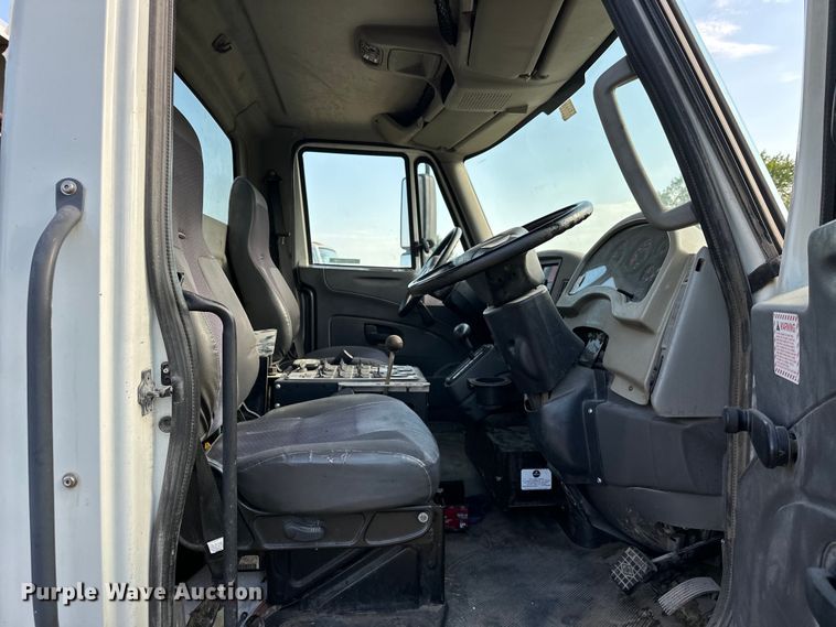 image for item EJ8906 2012 International  4300 street sweeper truck