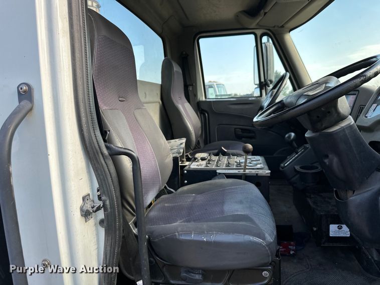 image for item EJ8906 2012 International  4300 street sweeper truck